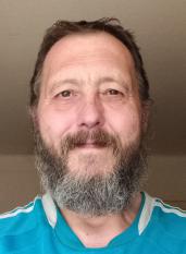 NEHLEDAM KRASAVICI  ANI  MODELKU ALE OBYČEJNOU ŽENU BOUBELKU 50=65 Z OKRESU DOMAŽLICE NAJDU ???